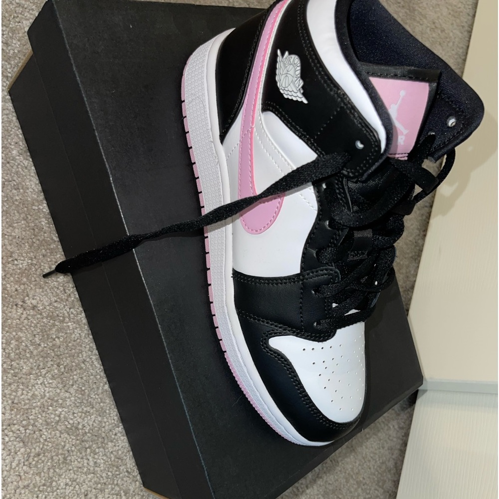 Jordan 1 mids